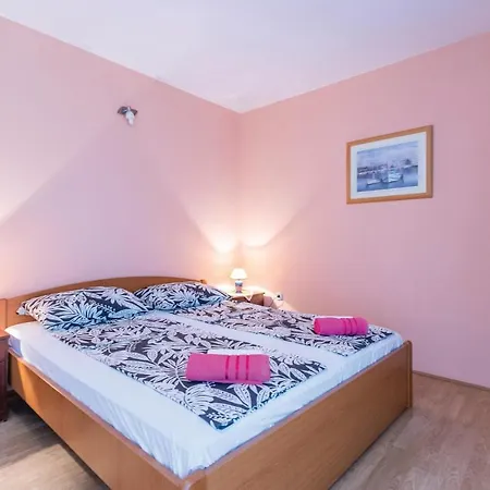 Lovely In With Kitchen Apartment